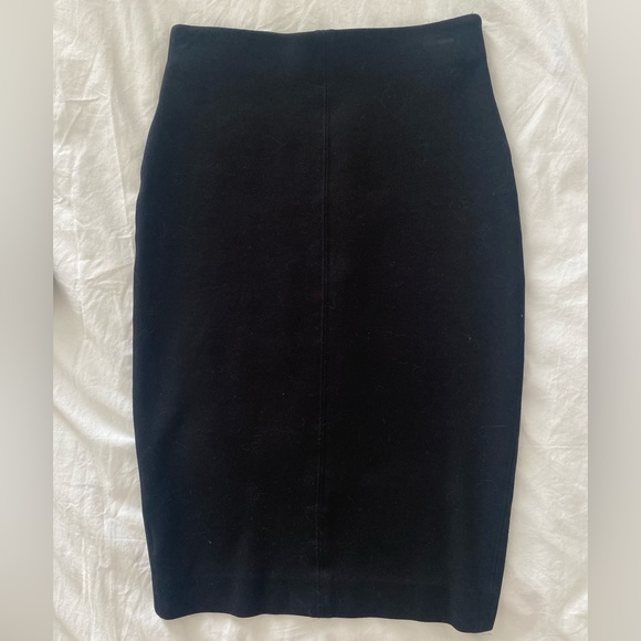 Aritzia - Wilfred Black Pencil Skirt - Picture 4 of 5
